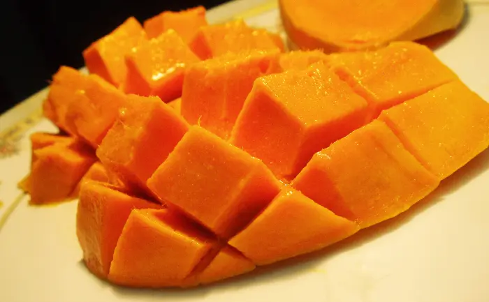 mangoes Peeling and Chopping