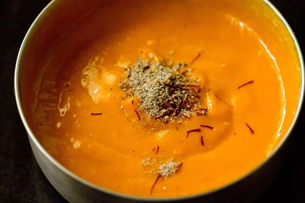 Alphonso mangoes Mixing cardamom powder